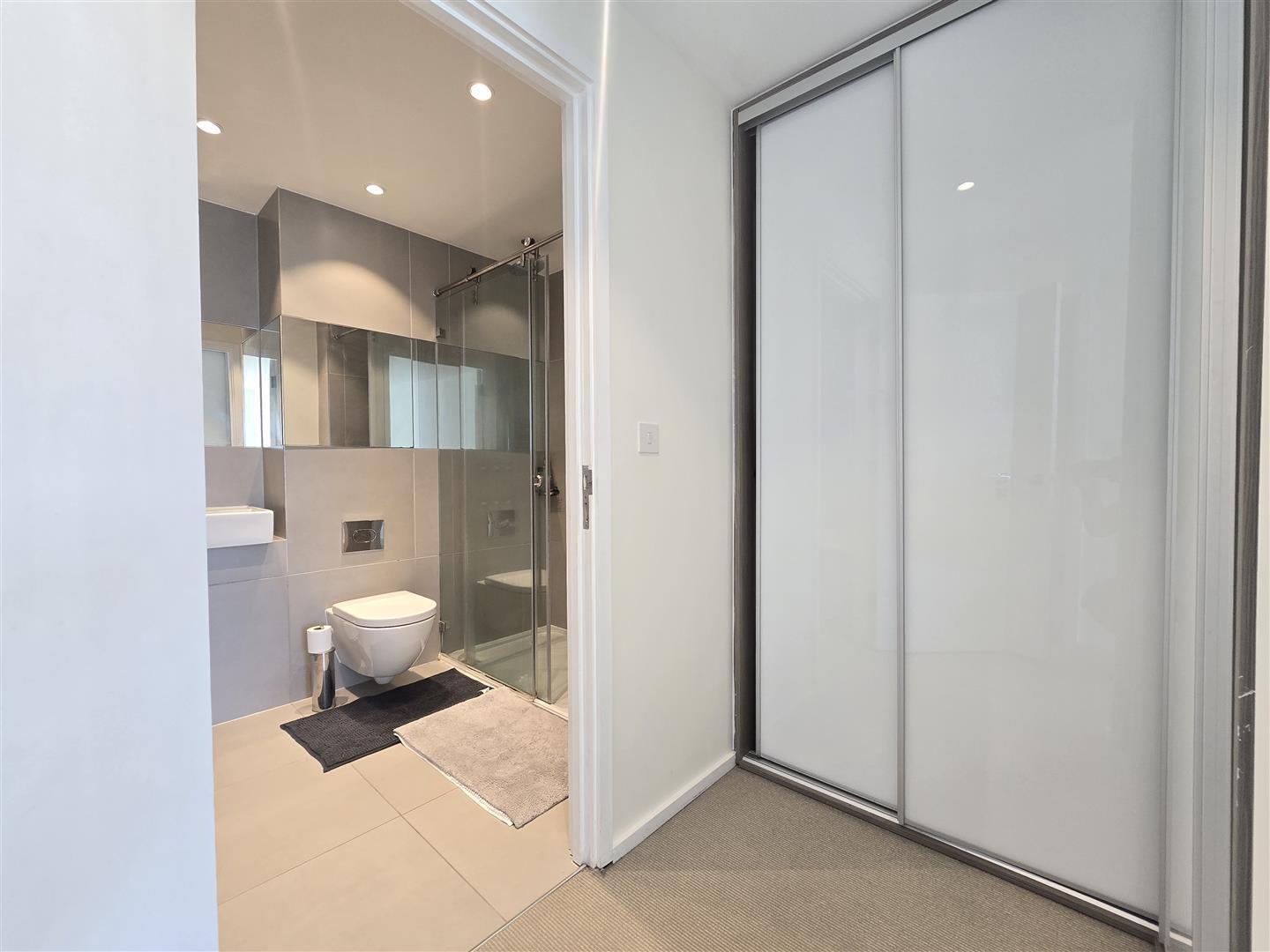 Lux Apartment Image 15