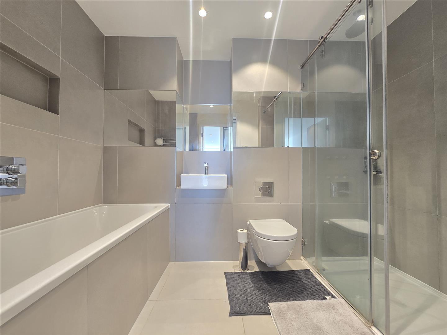 Lux Apartment Image 18