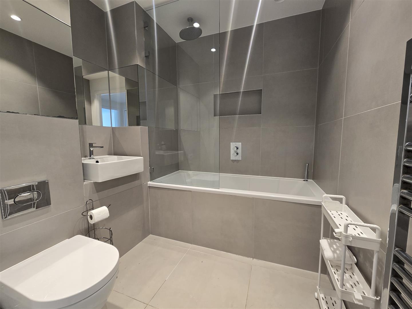 Lux Apartment Image 19