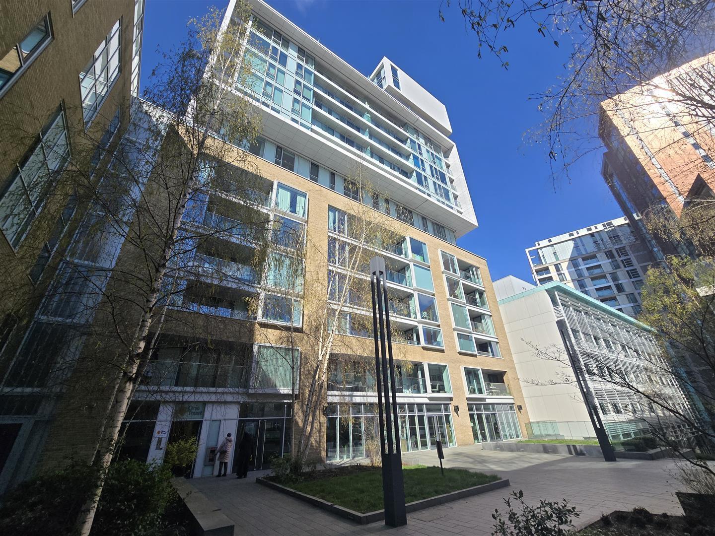 Lux Apartment Image 22