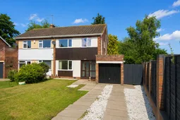 May Lane, Rugby, CV22