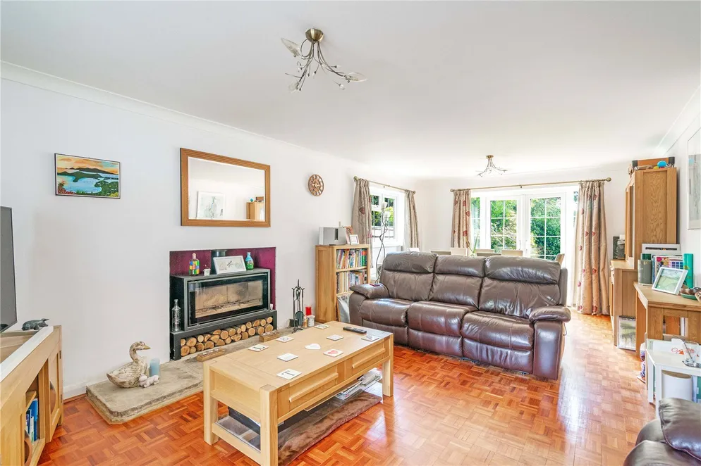 Property carousel item 9