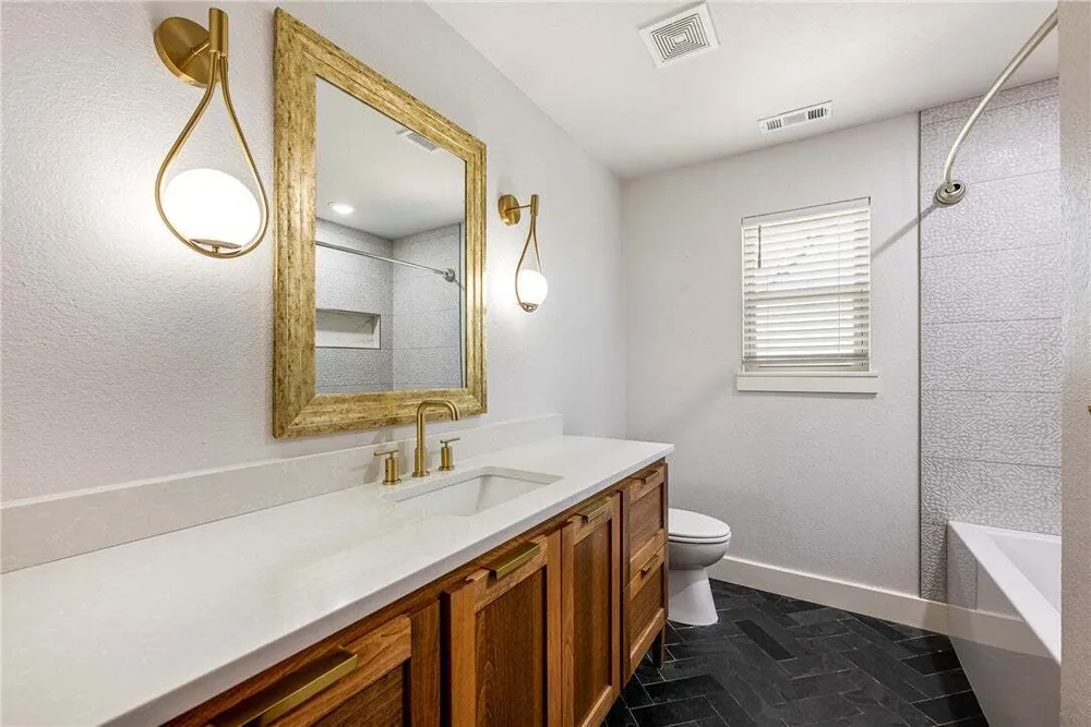 1808 SW D St, Bentonville, AR 72712