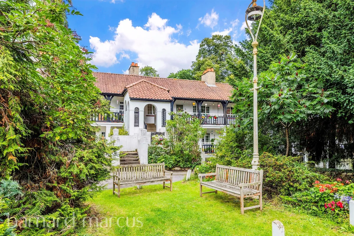 Drummond Gardens, Epsom