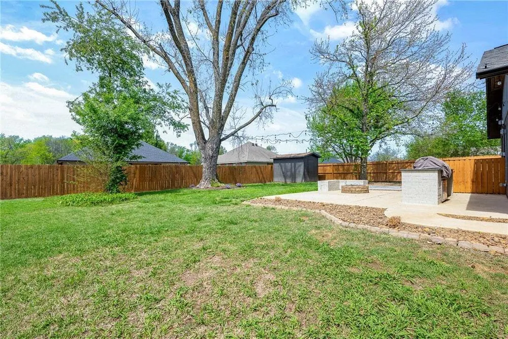 1808 SW D St, Bentonville, AR 72712