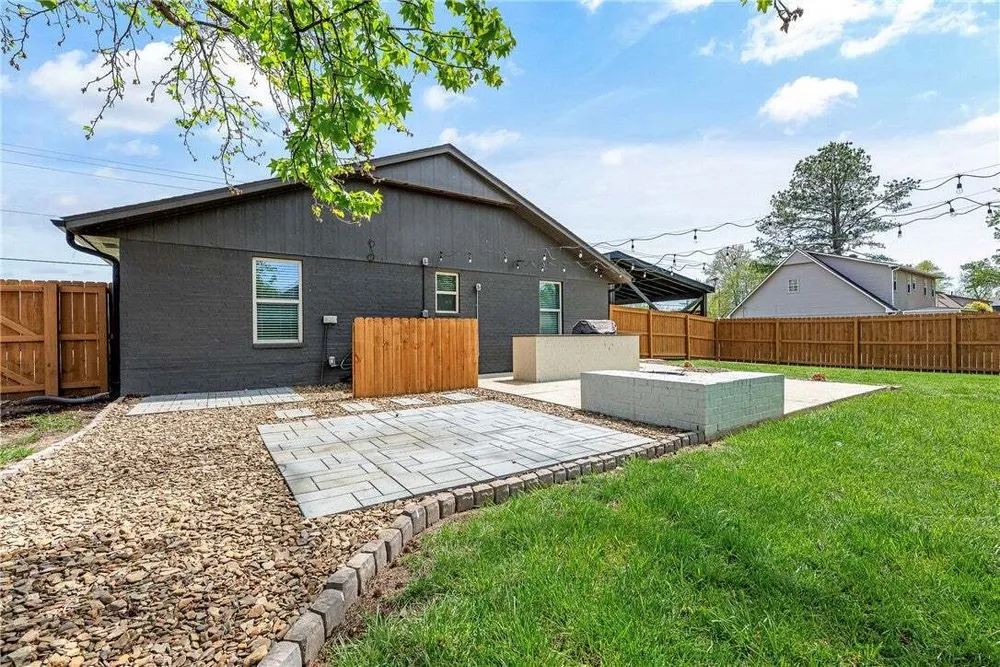 1808 SW D St, Bentonville, AR 72712