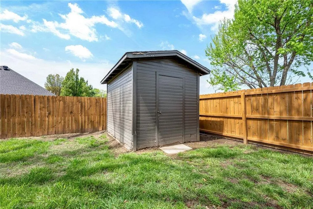 1808 SW D St, Bentonville, AR 72712
