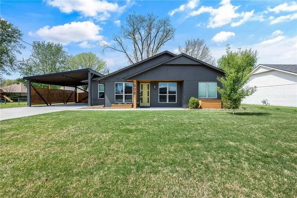 1808 SW D St, Bentonville, AR 72712