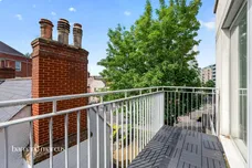 The Oaks Square, Epsom