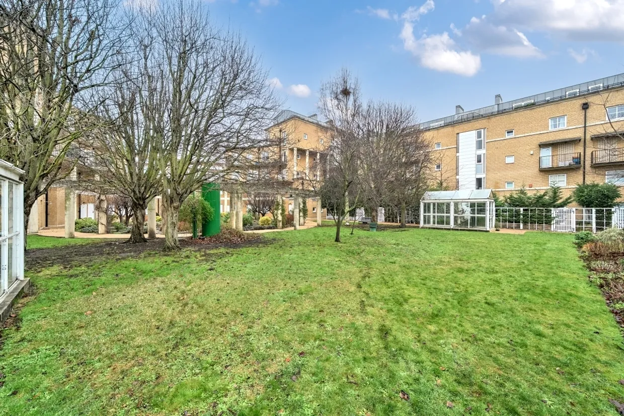 Queen of Denmark Court, Rotherhithe, SE16 photo 9