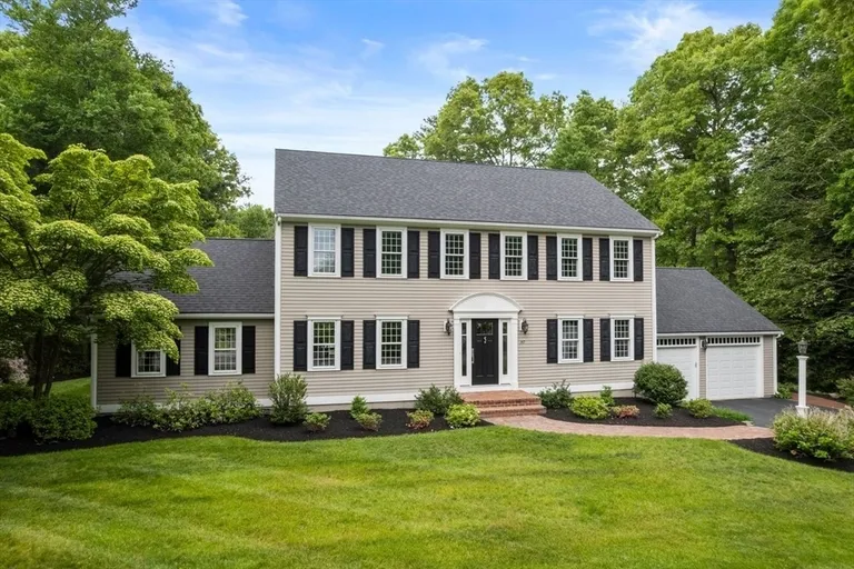 147 Curtis Mill Ln, Hanover, MA 02339