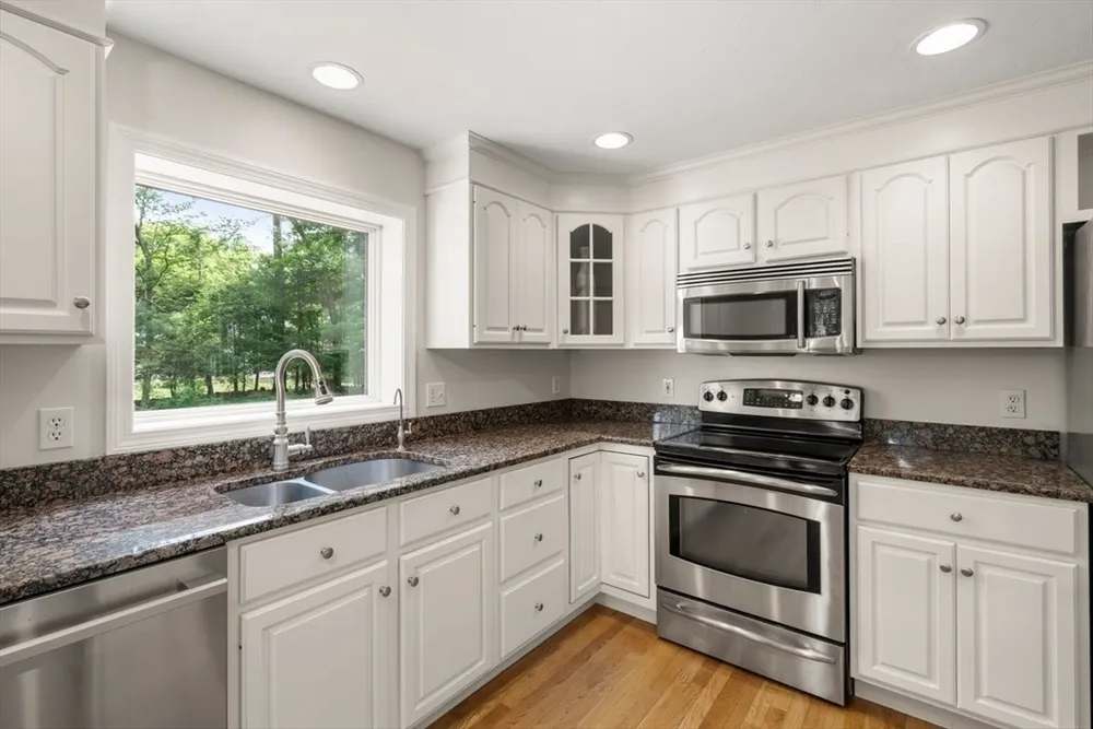 147 Curtis Mill Ln, Hanover, MA 02339