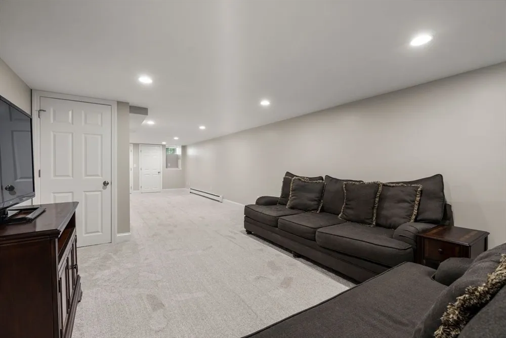 147 Curtis Mill Ln, Hanover, MA 02339