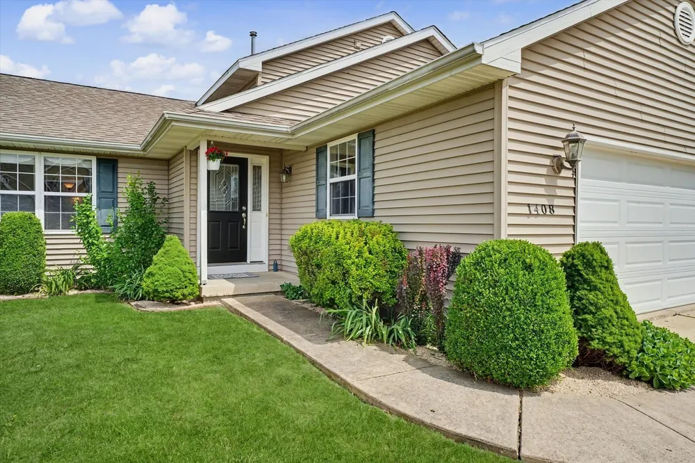 1408 Farley Ln, Champaign, IL 61822