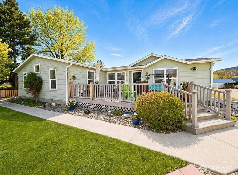 1408 Elm St, Oroville, WA 98844-9512