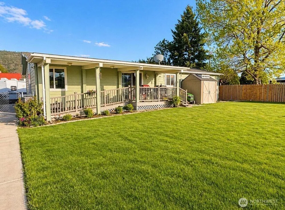 1408 Elm St, Oroville, WA 98844-9512