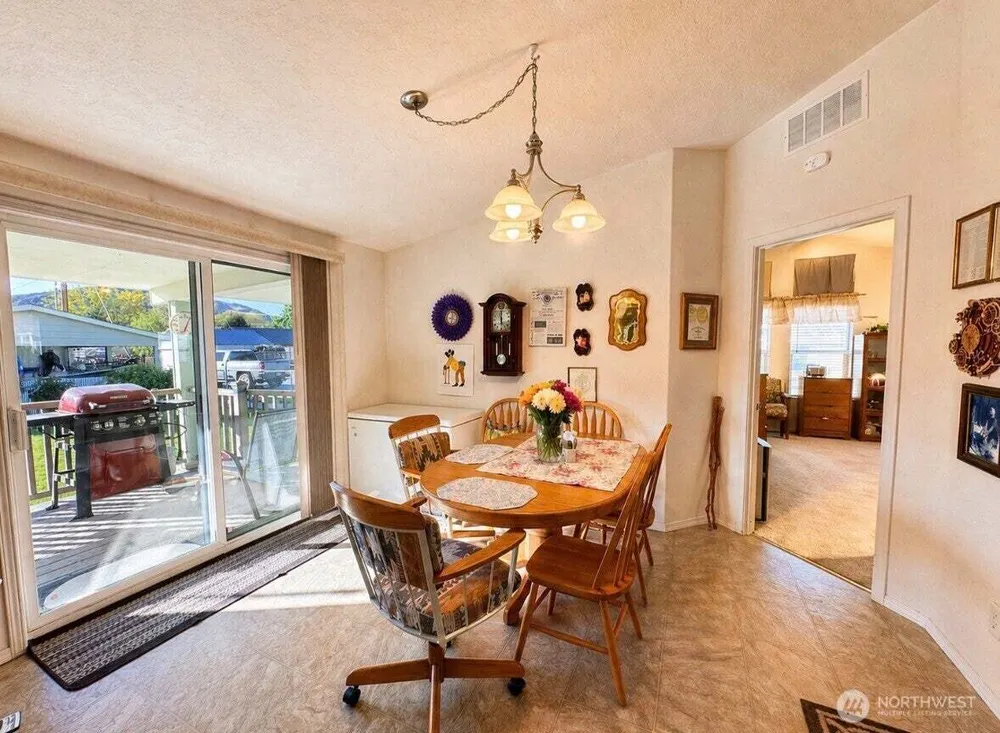 1408 Elm St, Oroville, WA 98844-9512