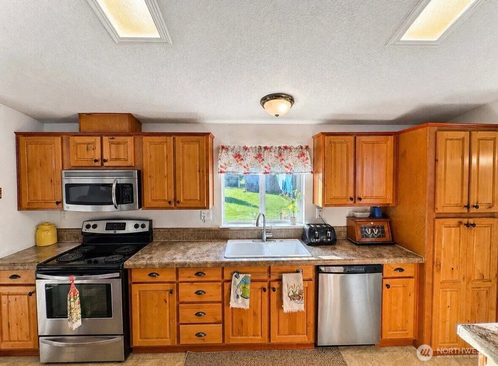 1408 Elm St, Oroville, WA 98844-9512