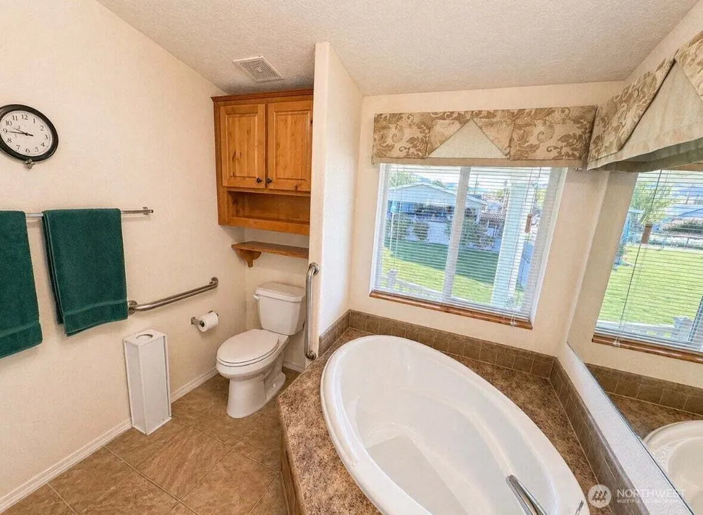 1408 Elm St, Oroville, WA 98844-9512