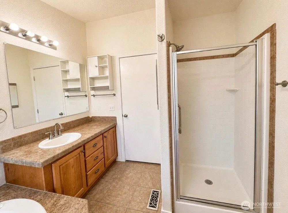 1408 Elm St, Oroville, WA 98844-9512