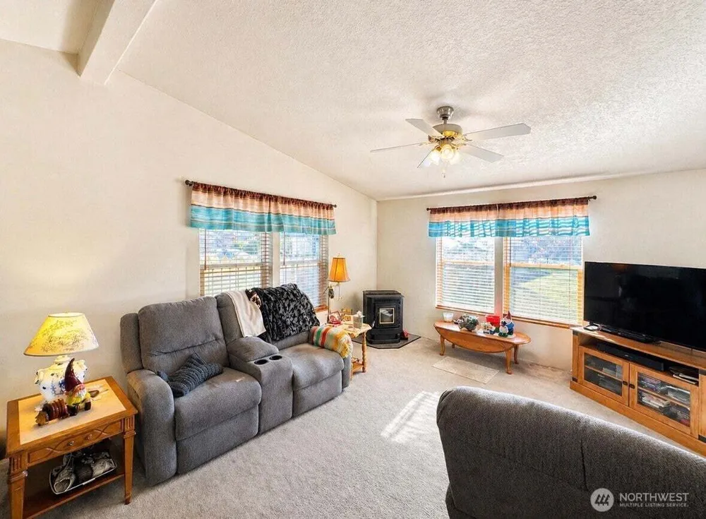 1408 Elm St, Oroville, WA 98844-9512