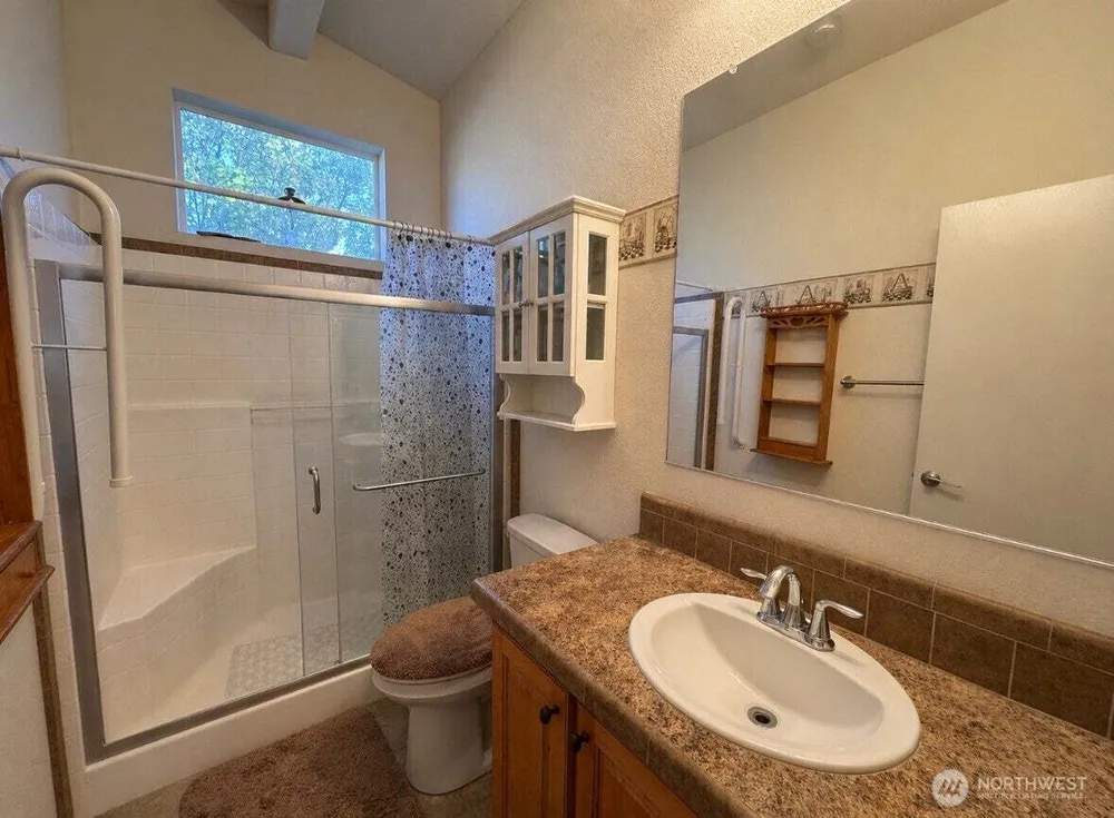 1408 Elm St, Oroville, WA 98844-9512