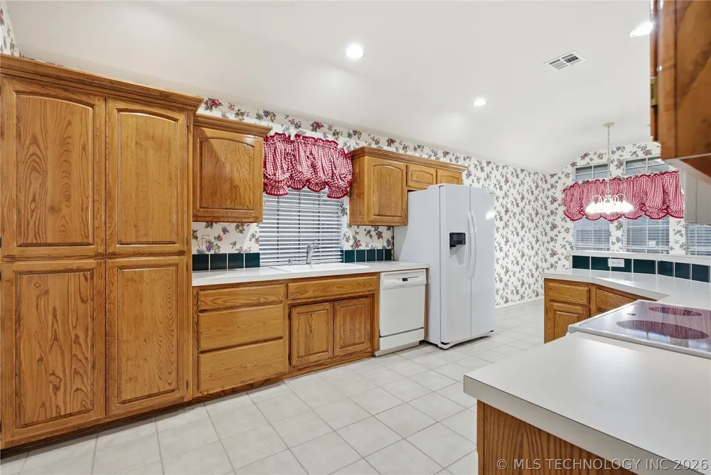409 N Firewood Avenue, Broken Arrow, OK 74012