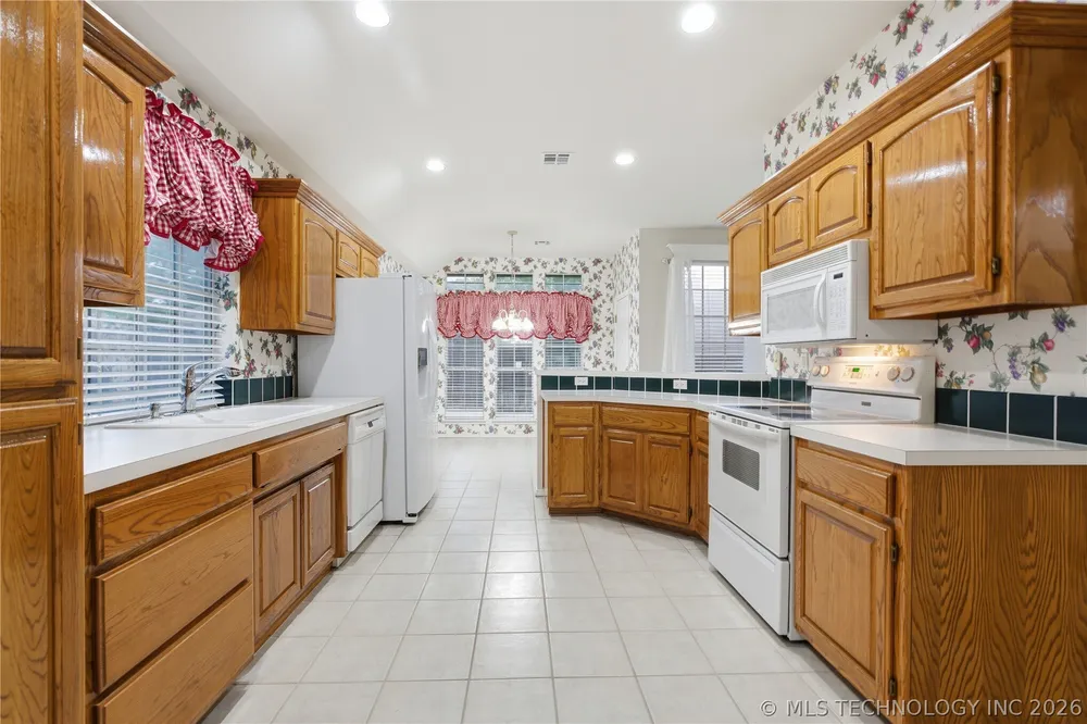 409 N Firewood Avenue, Broken Arrow, OK 74012