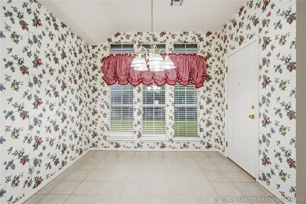 409 N Firewood Avenue, Broken Arrow, OK 74012