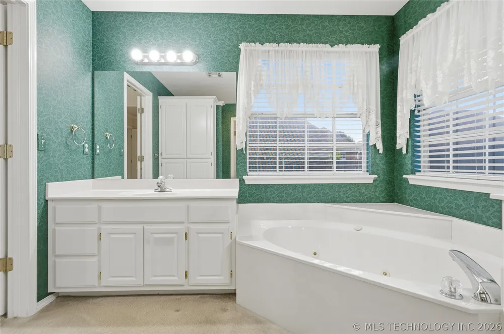409 N Firewood Avenue, Broken Arrow, OK 74012