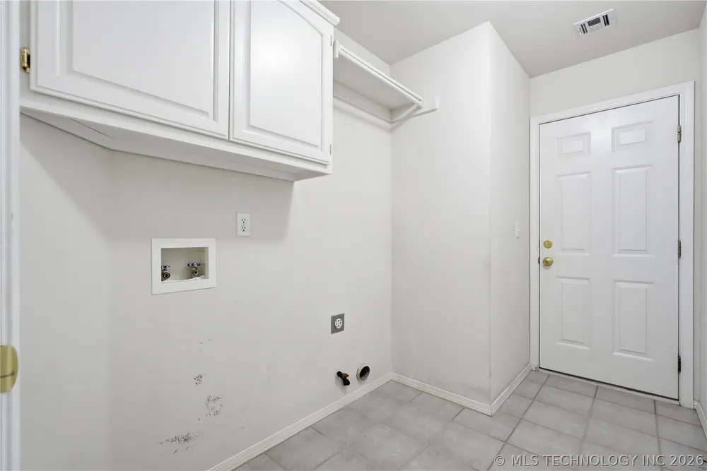 409 N Firewood Avenue, Broken Arrow, OK 74012