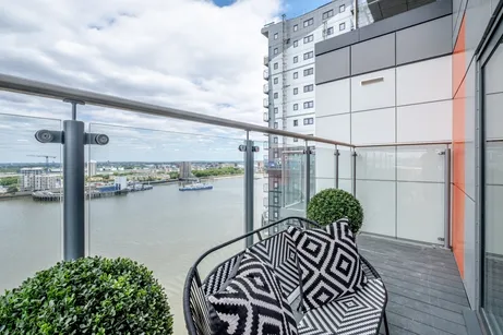 Mast Quay London SE18