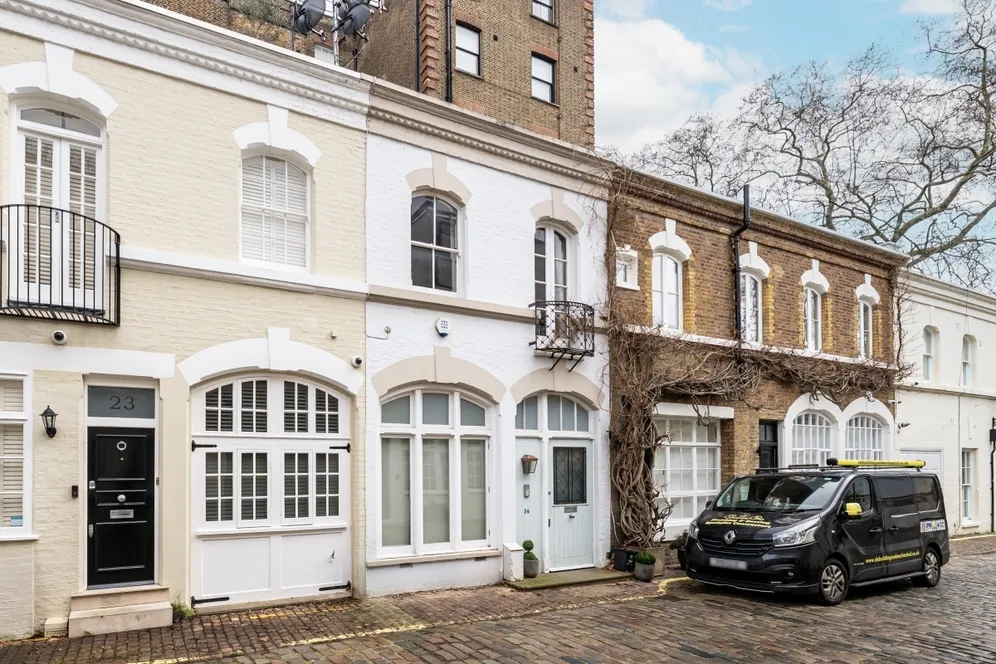 Ennismore Gardens Mews Knightsbridge SW7 photo 2