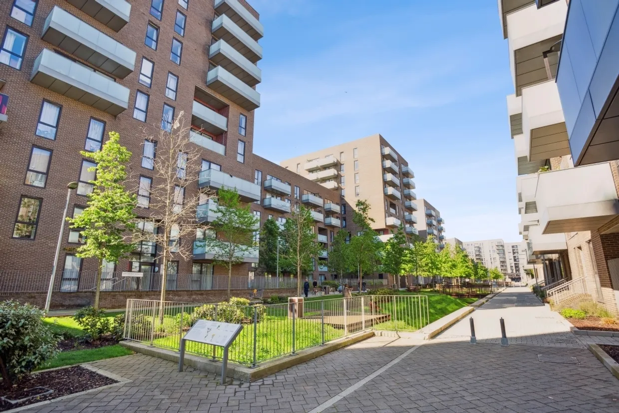Lighterman Point, E14 photo 8