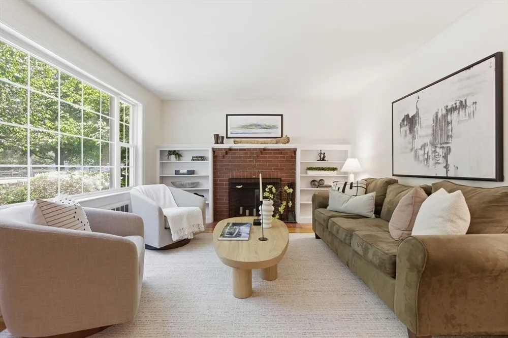 490 Main St, Lynnfield, MA 01940
