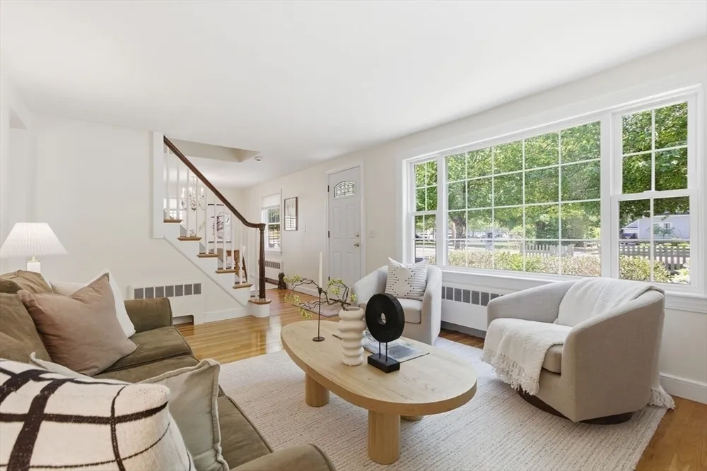 490 Main St, Lynnfield, MA 01940