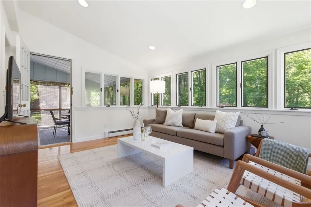 490 Main St, Lynnfield, MA 01940