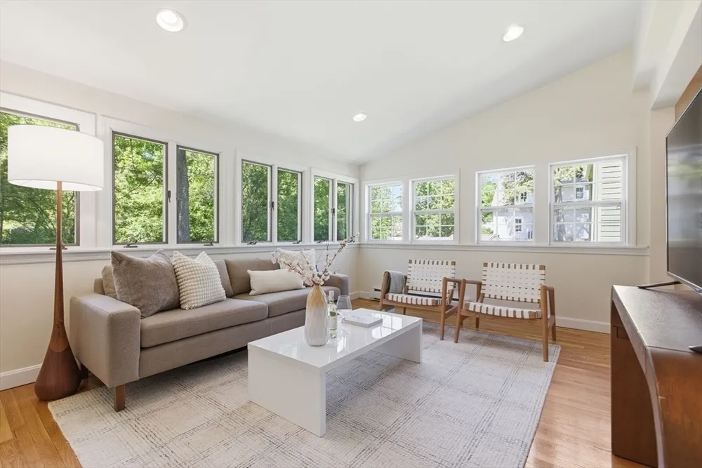 490 Main St, Lynnfield, MA 01940