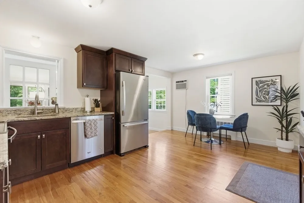 490 Main St, Lynnfield, MA 01940