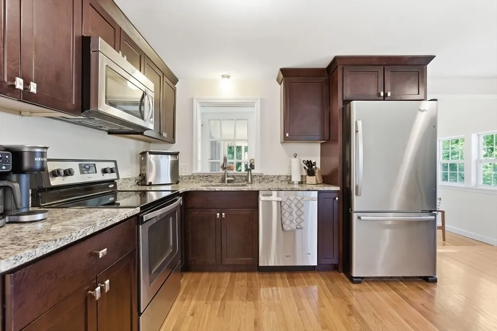 490 Main St, Lynnfield, MA 01940