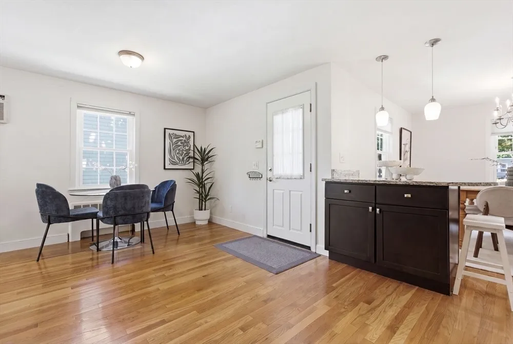 490 Main St, Lynnfield, MA 01940
