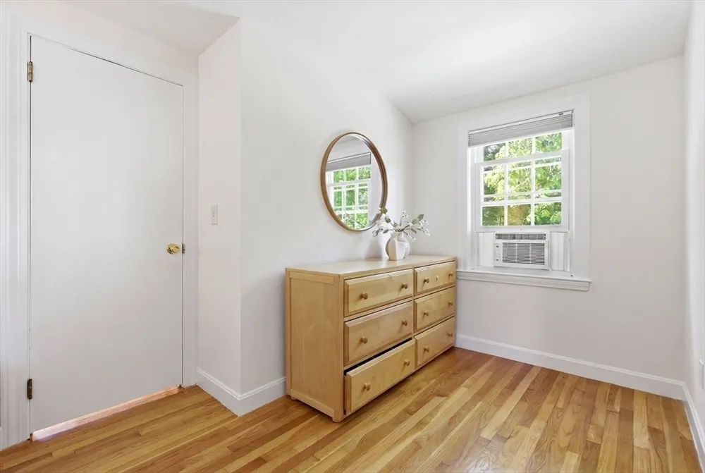490 Main St, Lynnfield, MA 01940