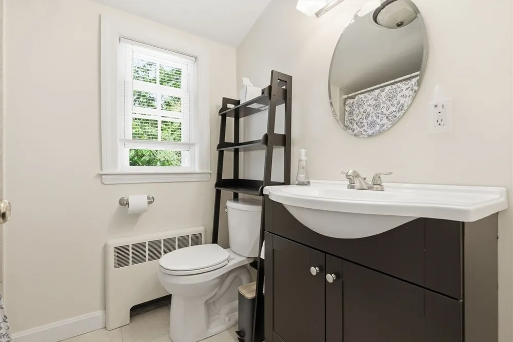 490 Main St, Lynnfield, MA 01940