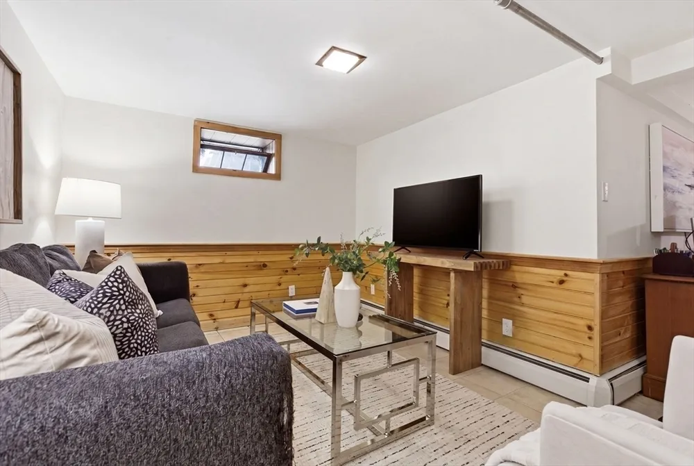 490 Main St, Lynnfield, MA 01940
