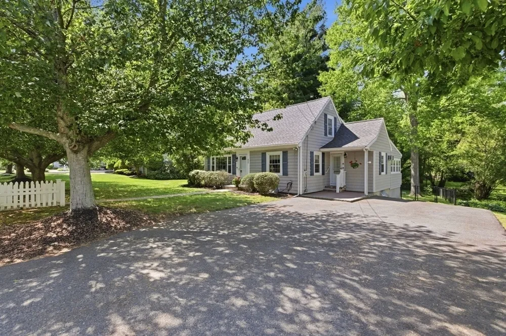 490 Main St, Lynnfield, MA 01940