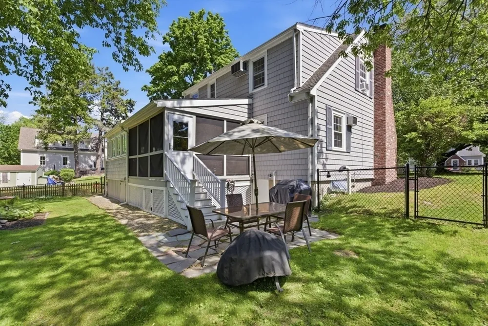 490 Main St, Lynnfield, MA 01940