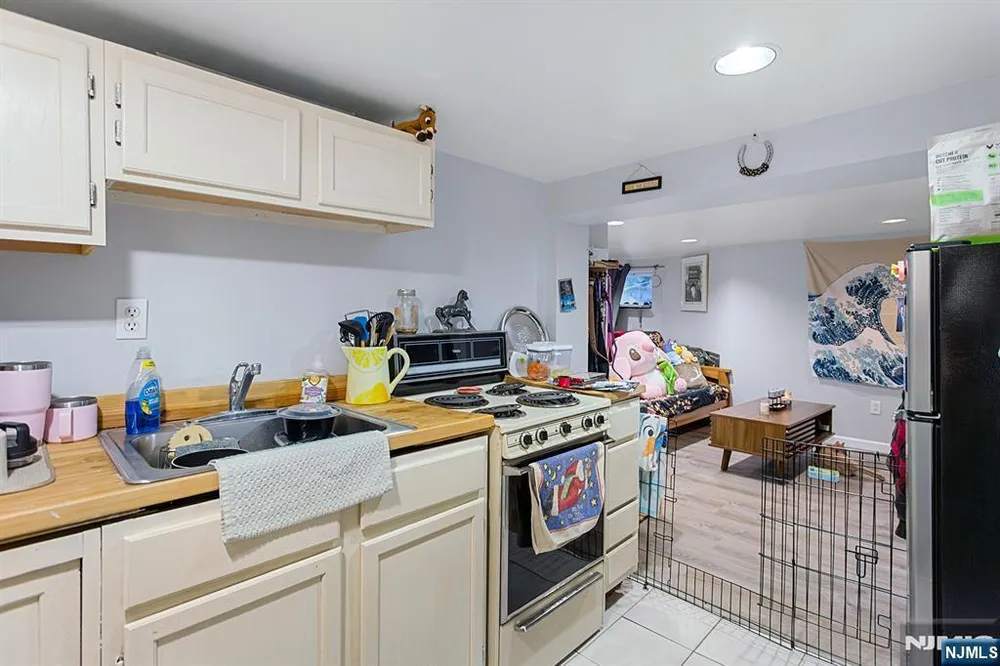 140 Nagle St, Paterson, NJ 07501