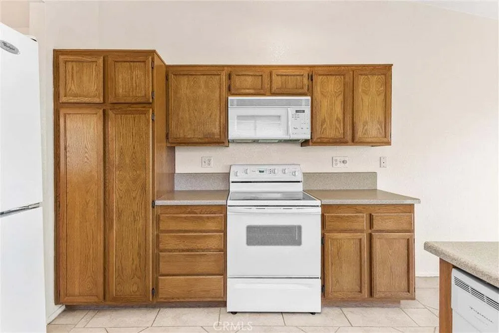 10715 CHERRY HILLS DR, Cherry Valley, CA 92223