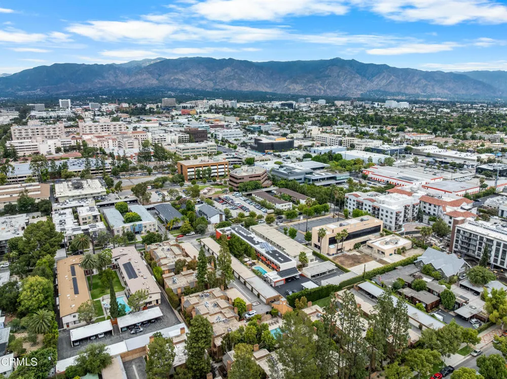 100 Hurlbut St, Pasadena, CA 91105