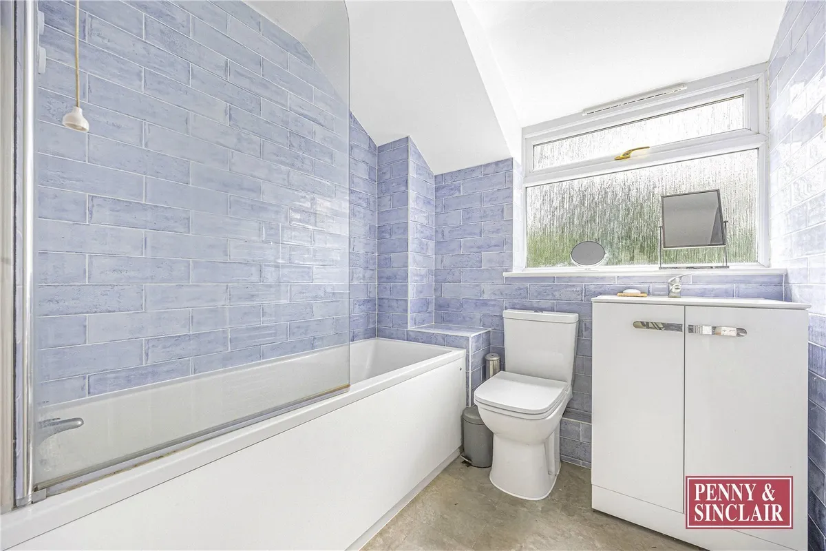 King James Way, Henley-on-Thames, Oxfordshire, RG9